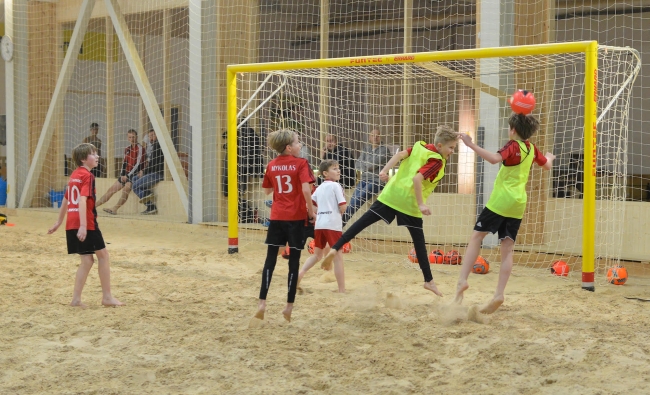 Paplūdimio futbolas – alternatyva vaikams ir jaunimui