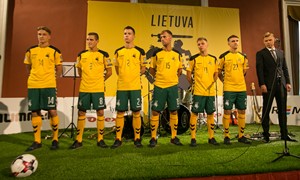 Atnaujintą rinktinės aprangą papuošė Vytis