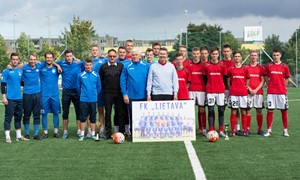 „Lietavos“ futbolininkai susirungė su gimnazistais