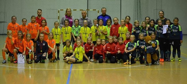 Mergaičių mažojo futbolo čempionatą laimėjo „Banga“
