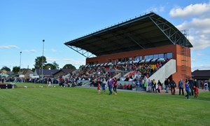 Atidarytas rekonstruotas Jurbarko stadionas