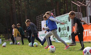Futbolo šventė Kačerginėje įtraukė gausų būrį vaikų