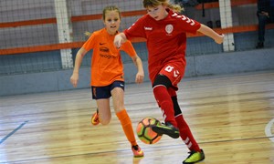 Vasario 16-ąją merginos atšvęs futbolo aikštelėje