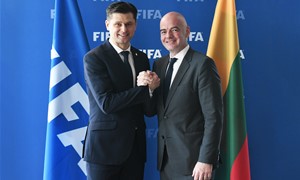 FIFA prezidentas priėmė kvietimą atvykti į Lietuvą