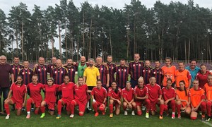 Alytuje Lietuvos čempionės išbandė jėgas su vietos veteranais