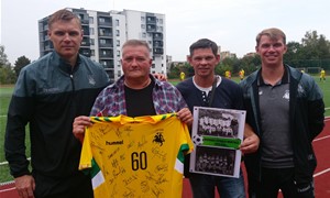 Lietuvos rinktinė dėkoja pirmiesiems futbolininkų treneriams