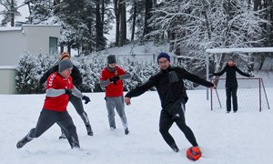 Tradicinis profesijų futbolo turnyras naujus metus pasitiko ant sniego