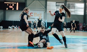„Ladygole“ tarp aštuntokių triumfavo Žadvainų komanda