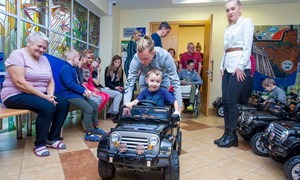 LFF vadovai bei rinktinės žaidėjai aplankė Santariškių ligoninėje besigydančius vaikus