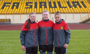 Trys jaunosios futbolininkės susiejo ateitį su „Gintra-Universitetu“