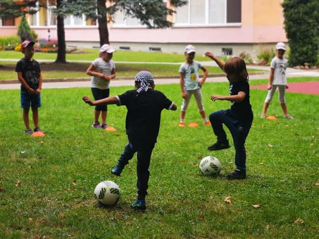 Kauno rajono lopšelyje-darželyje „Ąžuolėlis“ vyko vaikų futbolo treniruotės „Mano laikas, mano draugai, mano futbolas“