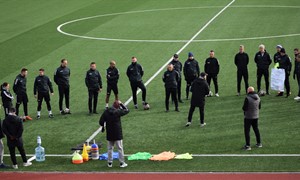UEFA mokymus baigusiems 55 futbolo treneriams įteikti diplomai ir licencijos