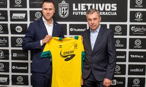 Lietuvos moterų futbolo rėmėjų gretas papildė „Spark Energy Baltic“