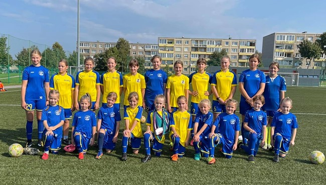 Mergaičių futbolo čempionato rungtynės praūžė Gargžduose ir Vilniuje
