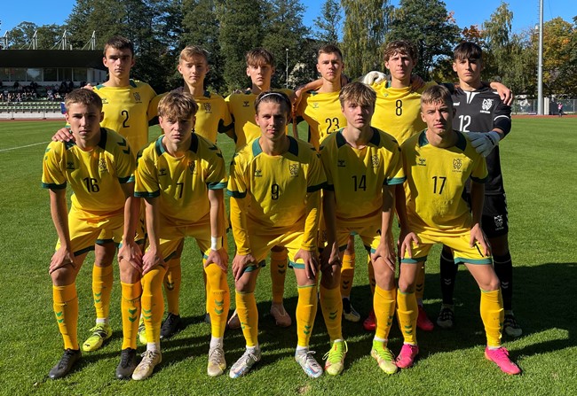 Vaikinų U-17 rinktinė pralaimėjo Čekijos futbolininkams