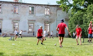 Prie Žemosios Panemunės dvaro įvyko šeimų futbolo šventės „Vieninga šeima“ antras etapas